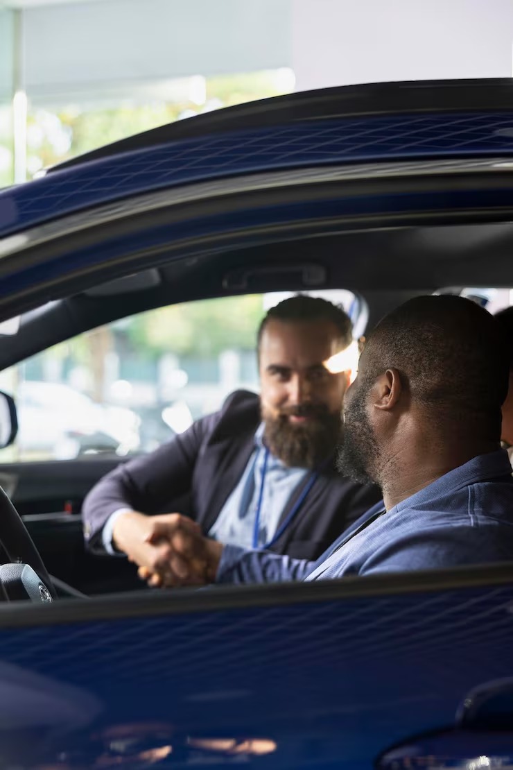 Ilustração sobre bateria e sistema elétrico em seminovos: diagnóstico completo